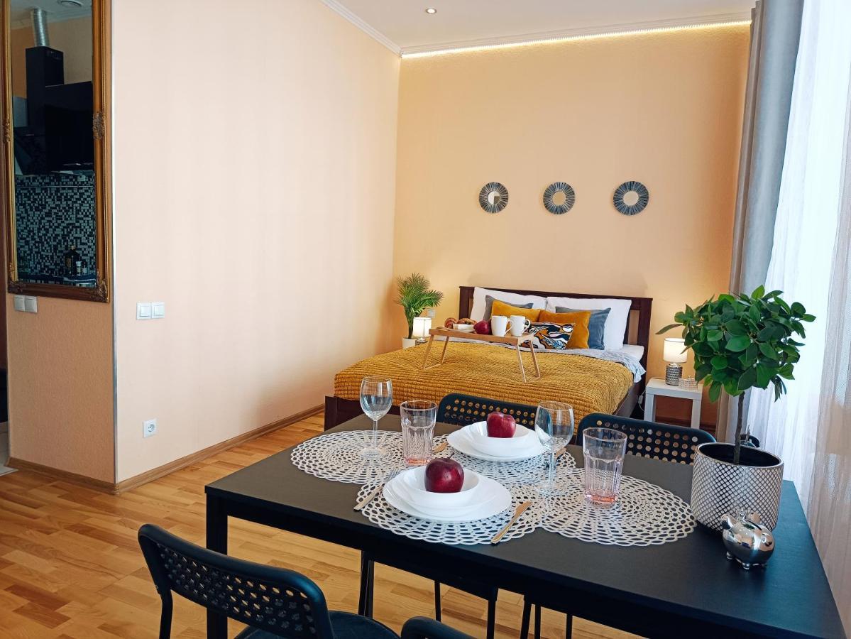 Centrally Located Studio Apartment Рига Экстерьер фото